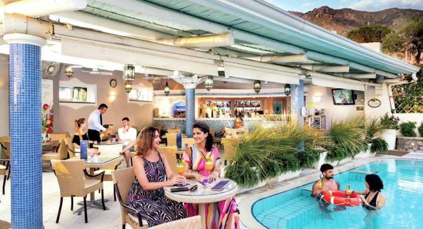 Sorriso Pool Bar (1) - Hotel Sorriso Thermae Resort & Spa